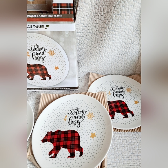 Set of 4 Loblolly Pines Plaid Holiday 7.5 in Side Plates - Picture 3 of 6